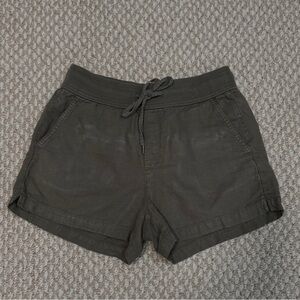 GAP Green Cargo Shorts with Drawstring and Relaxed Fit
